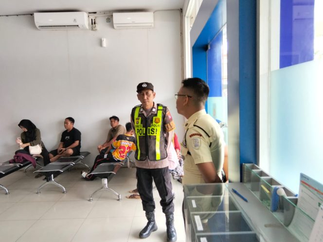 
					Polisi Perketat Pengamanan Objek Vital, Bank BRI Mandomai Jadi Sasaran Patroli Siang Hari