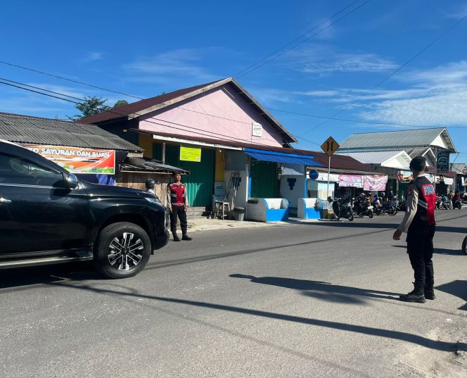 
					Berikan Rasa Aman Pengguna Jalan, Sat Samapta Polres Sukamara Atur Lalin di Jam Sibuk