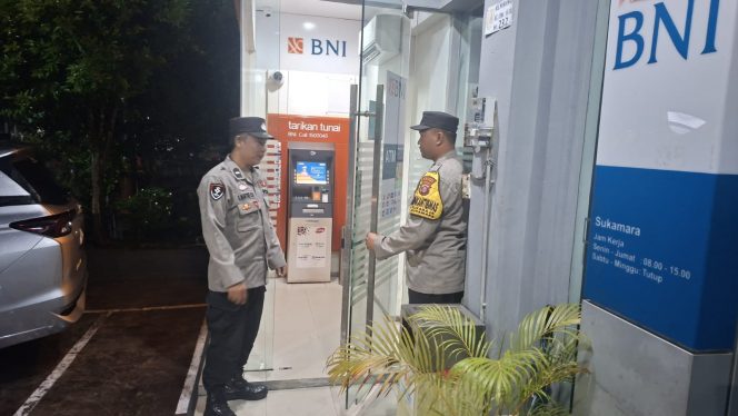 
					Polsek Sukamara Intensifkan Patroli Perbankan Malam Hari Guna Cegah Kriminalitas