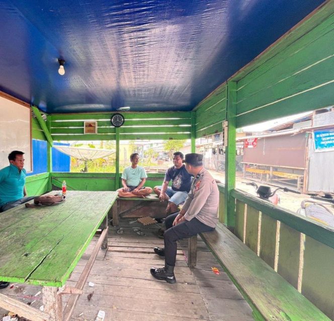 
					Jaga Kamtibmas Kewilayahan, Polsek Jelai Gencarkan Patroli Sambang Dialogis Pagi Hari