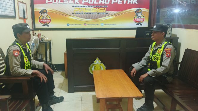
					POLSEK PULAU PETAK LAKSANAKAN KEGIATAN SIAGA MAKO PADA MALAM HARI GUNA CIPTAKAN SITUASI AMAN