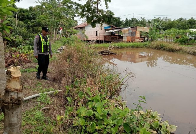 
					Dukung Ketahanan Pangan, Polsek Kapuas Barat Cek Budidaya Ikan Air Tawar di Mandomai