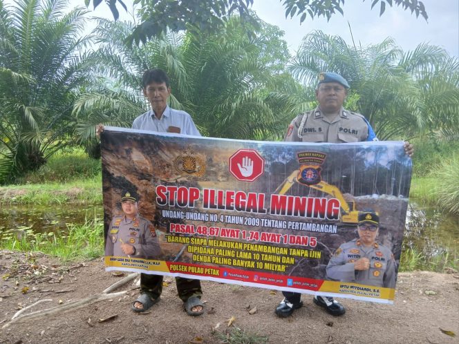 
					PERSONEL POLSEK PULAU PETAK LAKSANAKAN SOSIALISASI ILEGAL MINING KE MASYARAKAT GUNA PENCEGAHAN TAMBANG LIAR DI WILAYAH KECAMATAN PULAU PETAK