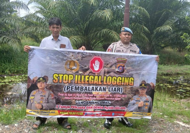 
					SOSIALISASI PENEBANGAN HUTAN SECARA LIAR (ILEGAL LOGING) OLEH PERSONIL POLSEK PULAU PETAK