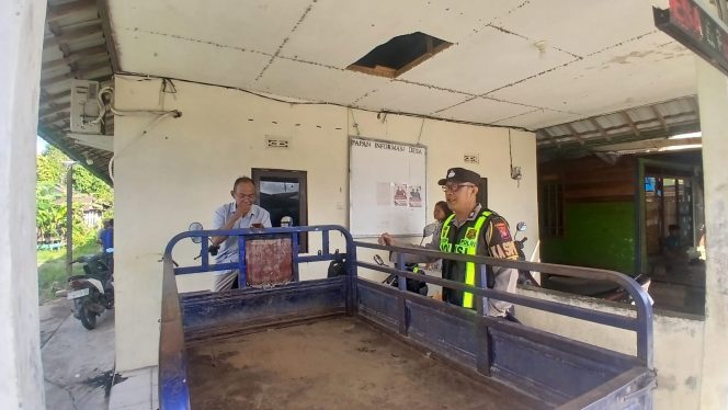 
					Dekatkan Diri dengan Masyarakat, Polsek Kapuas Barat Sambangi Warga Saka Mangkahai Sampaikan Pesan Kamtibmas