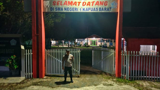 
					Antisipasi Kriminalitas Malam Hari, Polsek Kapuas Barat Sisir Perkantoran Hingga Pemukiman di Mandomai