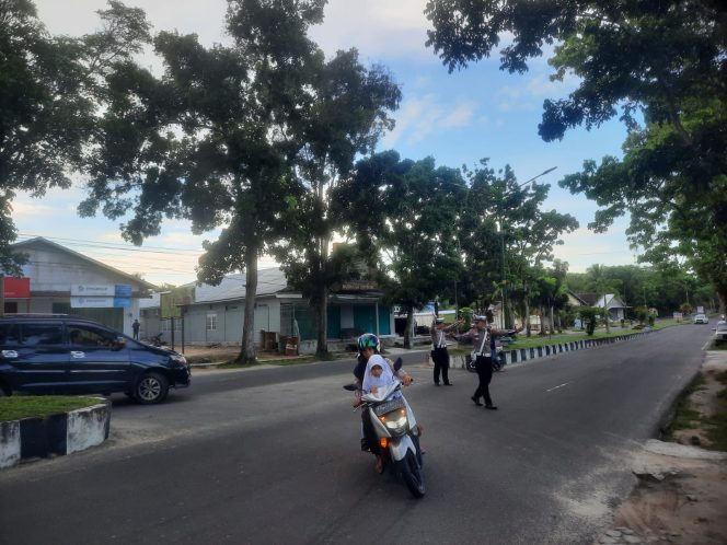 
					Arus Lalu Lintas Lancar, Sat Lantas Polres Sukamara Rutinkan Pengaturan Pagi Hari