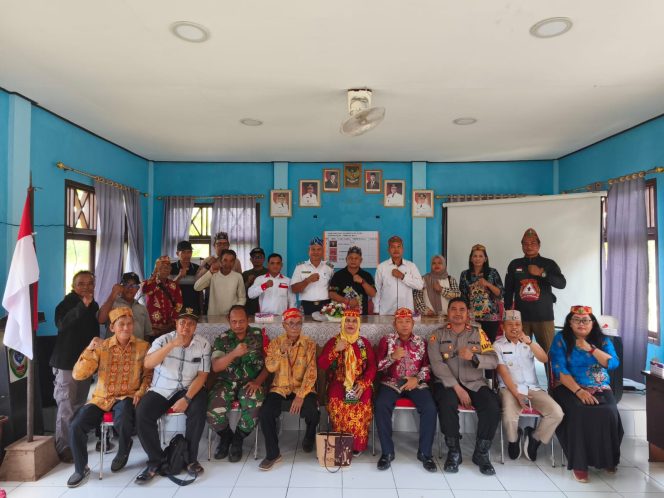 
					POLRES SERUYAN KAWAL PENCOBLOSAN PEMILIHAN DAMANG KEPALA ADAT KECAMATAN SERUYAN RAYA, KUWI UNGGUL DENGAN 16 SUARA
