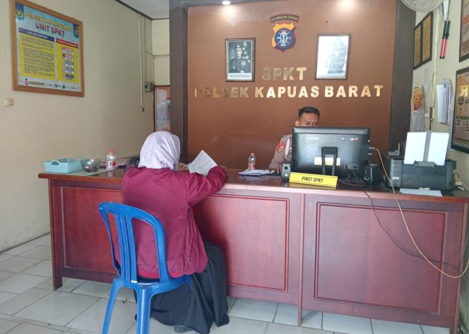 
					Wujud Pelayanan Prima, Polsek Kapuas Barat Berikan Pelayanan Cepat Penerbitan SKTLK untuk Warga Saka Mangkahai