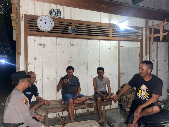 
					Hadirkan Rasa Aman, Aksi Patroli Dialogis Polsek Tewah Sambangi Pusat Aktivitas Warga