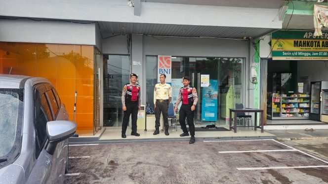 
					Pastikan Keamanan Transaksi Akhir Pekan, Sat Samapta Polres Sukamara Jaga Area Bank BNI