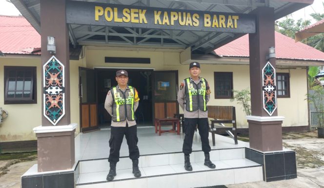 
					Polsek Kapuas Barat Pastikan Keamanan Markas dan Wilayah Lewat Penjagaan Mako yang Ketat
