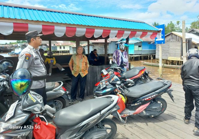 
					Jamin Keselamatan Penumpang, Polsek Kapuas Barat Gelar Patroli Dialogis di Pelabuhan Feri Desa Saka Mangkahai