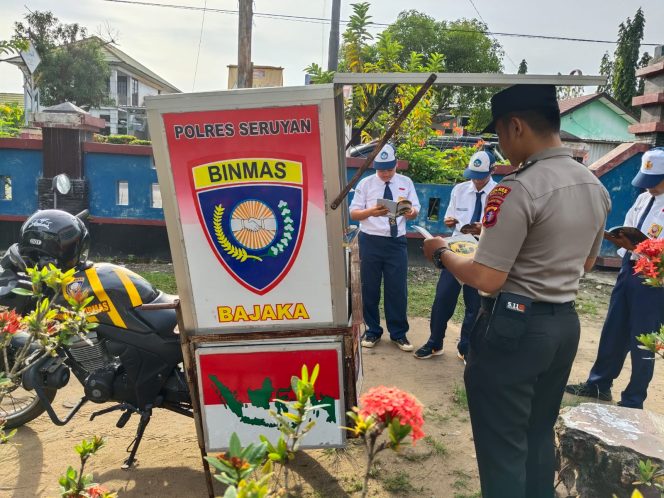 
					SAT BINMAS POLRES SERUYAN GELAR BAJAKA DI SMPN 2 KUALA PEMBUANG, TUMBUHKAN MINAT BACA SISWA