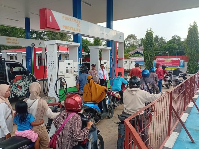 
					POLSEK SERUYAN HILIR CEK DUA SPBU, PASTIKAN KETERSEDIAAN BBM DAN KEAMANAN