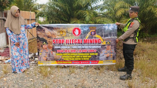 
					PERSONEL POLSEK PULAU PETAK LAKSANAKAN SOSIALISASI ILEGAL MINING KE MASYARAKAT GUNA PENCEGAHAN TAMBANG LIAR DI WILAYAH KECAMATAN PULAU PETAK