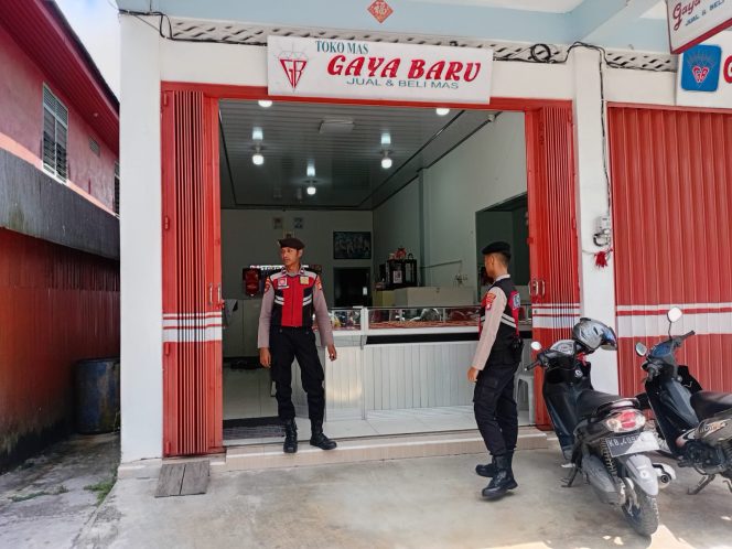 
					Sat Samapta Polres Sukamara Jamin Keamanan Objek Vital Toko Emas dan Perhiasan