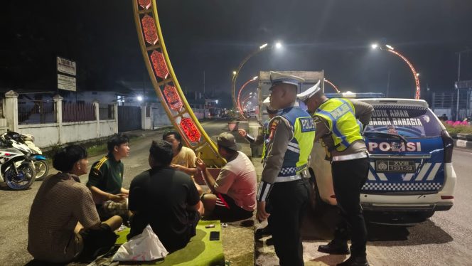 
					Cegah Balapan Liar Malam Satlantas Polres Kotim tingkatkan Blue Light Patrol Malam.