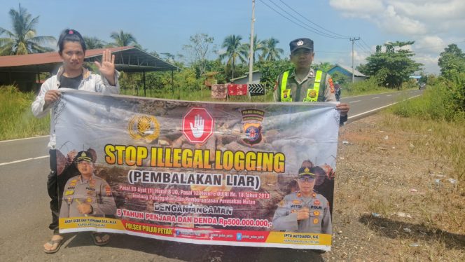 
					SOSIALISASI PENEBANGAN HUTAN SECARA LIAR (ILEGAL LOGING) OLEH PERSONIL POLSEK PULAU PETAK