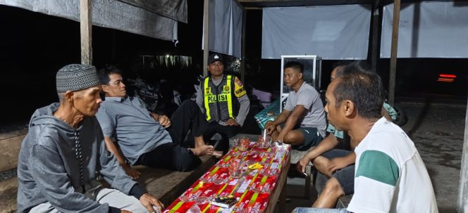 
					ANGGOTA POLSEK PULAU PETAK LAKSANAKAN PATROLI MALAM, GUNA MEWUJUDKAN KAMTIBMAS KONDUSIF DI WILAYAH KECAMATAN PULAU PETAK