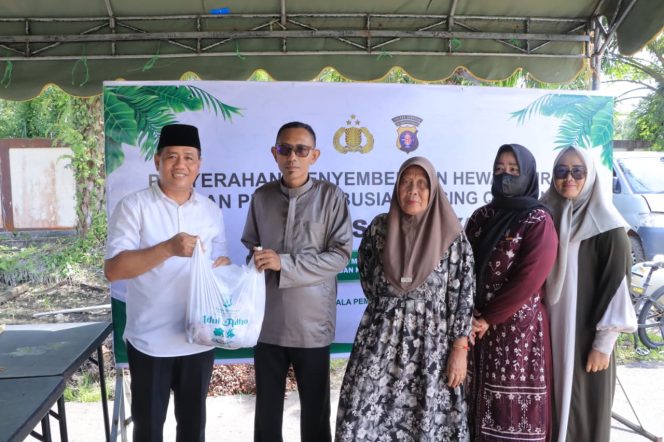 
					POLRES SERUYAN BAGIKAN LEBIH DARI 1.300 KEMASAN DAGING KURBAN DI IDUL ADHA 1447 H