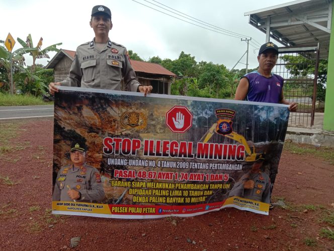 
					PERSONEL POLSEK PULAU PETAK LAKSANAKAN SOSIALISASI ILEGAL MINING KE MASYARAKAT GUNA PENCEGAHAN TAMBANG LIAR DI WILAYAH KECAMATAN PULAU PETAK