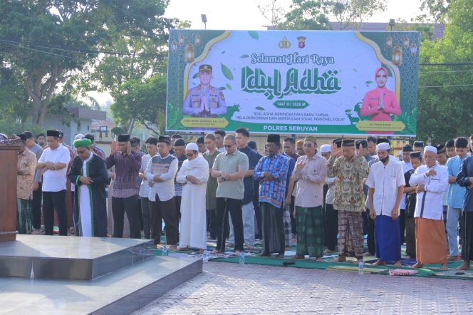 
					KEBERSAMAAN DAN KEKHUSYUKAN WARNAI SHOLAT IDUL ADHA DI LINGKUNGAN POLRES SERUYAN