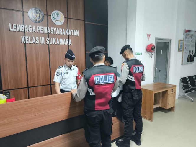 
					Sat Samapta Polres Sukamara Mempertebal Pengamanan Luar Lapas Kelas III Sukamara Lewat Giat Patroli Malam