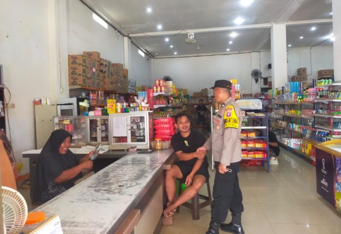 
					Polsek Balai Riam Jalankan Langkah Cipta Kondisi Lewat Giat Sambang Dialogis Bersama Masyarakat