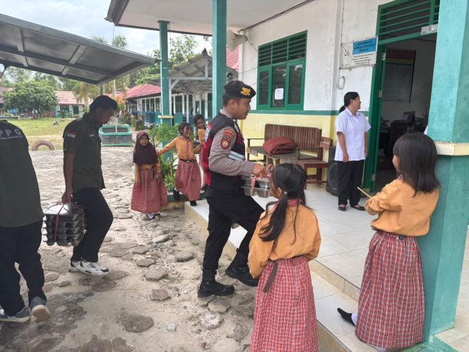 
					Jamin Kelancaran Program Nasional, Sat Samapta Polres Sukamara Kawal Distribusi MBG