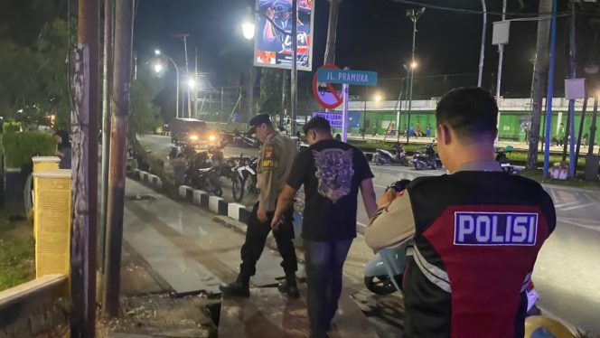 
					Hadirkan Rasa Aman Bagi Masyarakat, Personel Piket Fungsi Polres Barito Utara Sisir Pusat Keramaian Muara Teweh