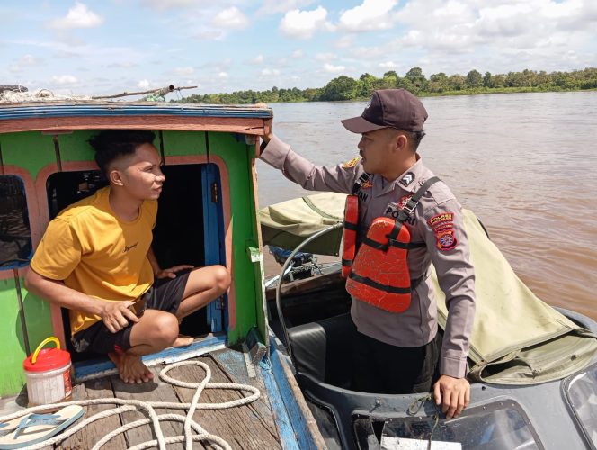 
					Melalui Inovasi Anjeli, Polsek Jajaran Laksanakan Patroli Dan Imbau Keselamatan Pelayaran