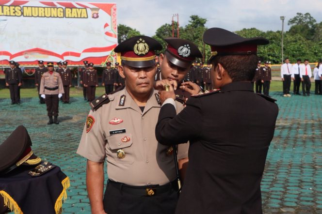 
					Upacara Hari Lahir Pancasila, Polres Murung Raya Gelar Kenaikan Pangkat Pengabdian Kabag SDM AKP Dede Setiadi Naik Jadi Kompol