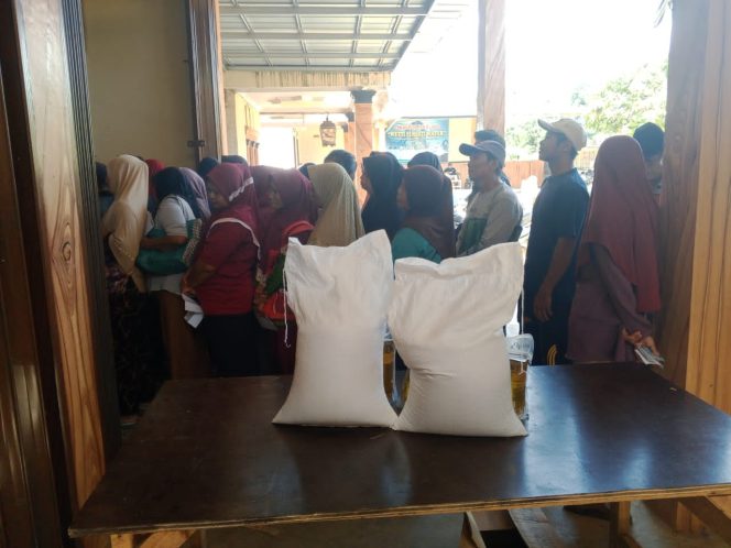 
					Pemerintah Kampung Kemu Salurkan Beras CPP 20 Kg + Minyak 4 Liter ke 164 KPM
