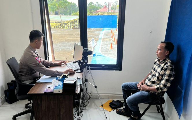 
					Polantas Menyapa, Petugas SIM Polres Murung Raya Berikan Pelayanan Maksmial Untuk Masyarakat