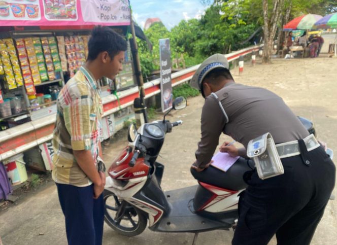 
					Satlantas Polres Murung Raya Beri Teguran Tertulis Kepada Pelanggar, Imbau Tertib Berlalu Lintas