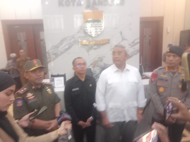
					Pemkot Bandung Gencarkan Penertiban Miras dan Obat Terlarang, Farhan: Ini Akar Banyak Kejahatan