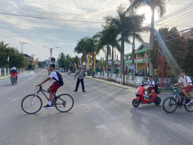 
					Satlantas Polres Barsel Gatur Lalin Pagi Hari Wujudkan Kamseltibcarlantas Bagi Pengguna Jalan di Pagi Hari