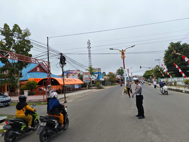 
					Satlantas Polres Barsel Gatur Lalin Pagi Hari Wujudkan Kamseltibcarlantas Bagi Pengguna Jalan di Pagi Hari