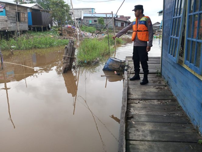 
					Musim Hujan, Polsek Dusun Selatan, Patroli Dialogis, Pantau Ketinggian Air