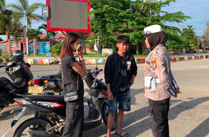 
					Beri Teguran Humanis, Satlantas Polres Murung Raya Edukasi Pelanggar Lalu Lintas