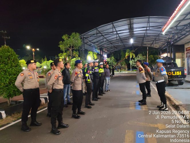 
					ANGGOTA SATSAMAPTA POLRES KAPUAS MELAKSANAKAN APEL MALAM PIKET PENJAGAAN DAN PENGECEKAN TAHANAN BERTEMPAT DI HALAMAN MAKO POLRES KAPUAS.   