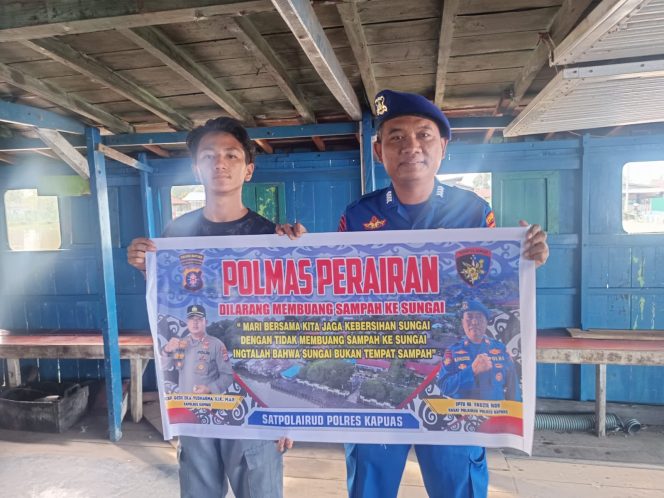 
					Tingkatkan Kesadaran Kebersihan Lingkungan, Satpolairud Imbau Masyarakat Pesisir Untuk Tidak Membuang Sampah Ke Sungai