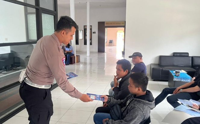 
					Polantas Menyapa, Petugas SIM Polres Murung Raya Maksimalkan Pelayanan Publik Yang Akuntabel