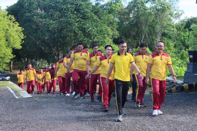 
					Tingkatkan Fisik Personel, Polres Murung Raya Olahraga Pagi Bersama