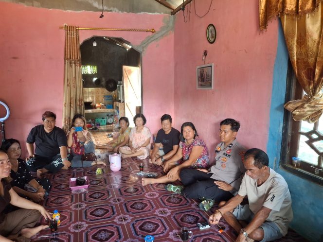
					Berikan Imbauan kantibmas kepada warga di lakukan piket Polsek Kapuas Tengah.