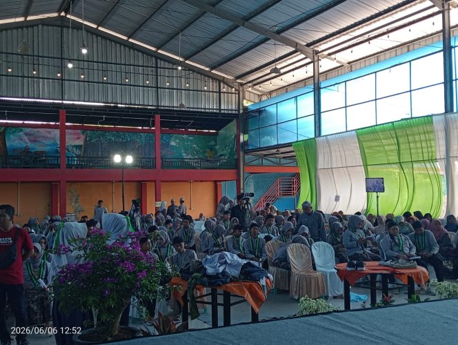 
					Penuh Khidmat dan Rasa Syukur, Pelepasan Siswa Kelas 9 SMP Sultan Agung Kawunganten Diwarnai Aksi Peduli Sumbang Seragam