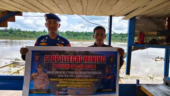 
					Satpolairud Polres Kapuas Laksanakan Patroli Perairan, Beri Imbauan Stop Penambangan Liar Di DAS Kapuas