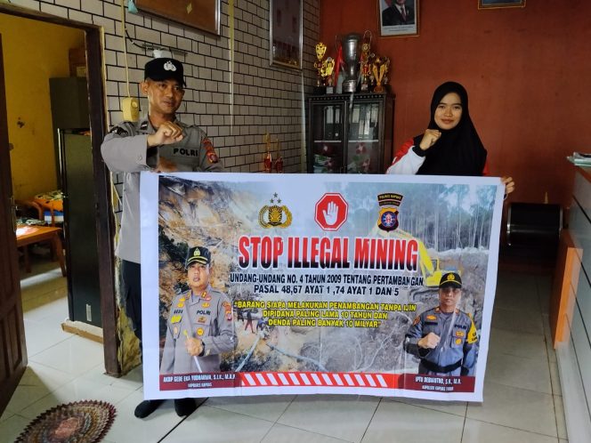 
					SOSIALISASI LARANGAN ILLEGAL MINING, BERTUJUAN CIPTAKAN MASYARAKAT SADAR AKAN LINGKUNGAN OLEH POLSEK KAPUAS TIMUR