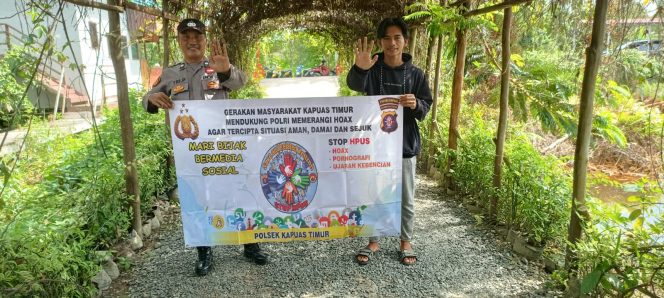 
					Putus Penyebaran Berita Hoax, Polsek Kapuas Timur Sampaikan Stop Hoax Kepada Warga Masyarakat dan Bijak dalam Menerima dan Menyampaikan Informasi